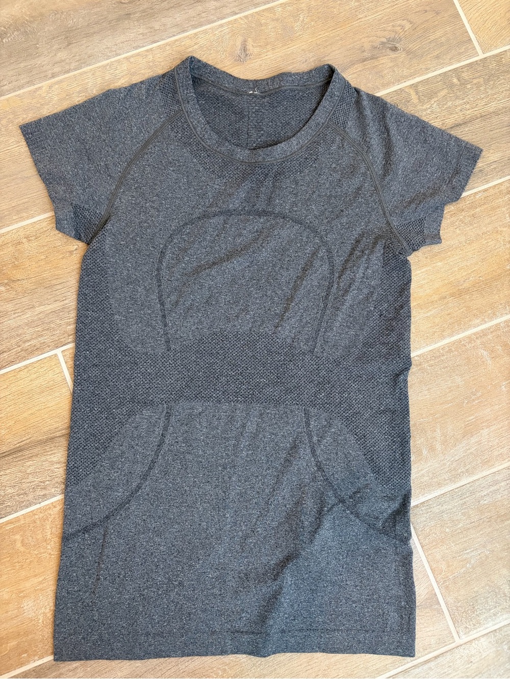 Women’s Seamless Short-Sleeve Active Top in Heathered Charcoal Gray